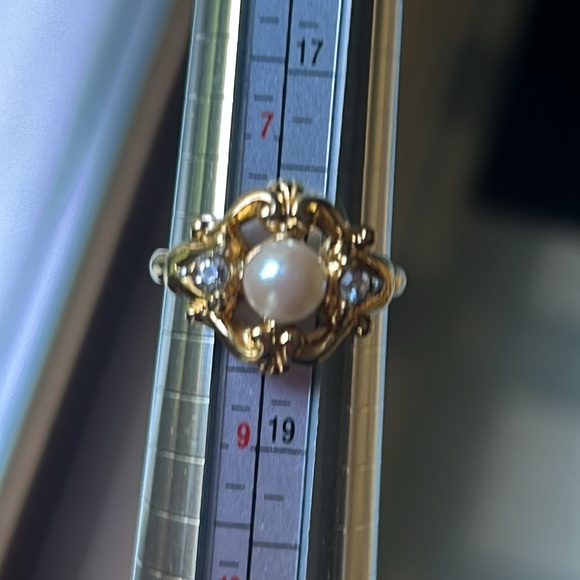 Avon Ring Faux Pearl Rhinestone Size 8 - Picture 4 of 5
